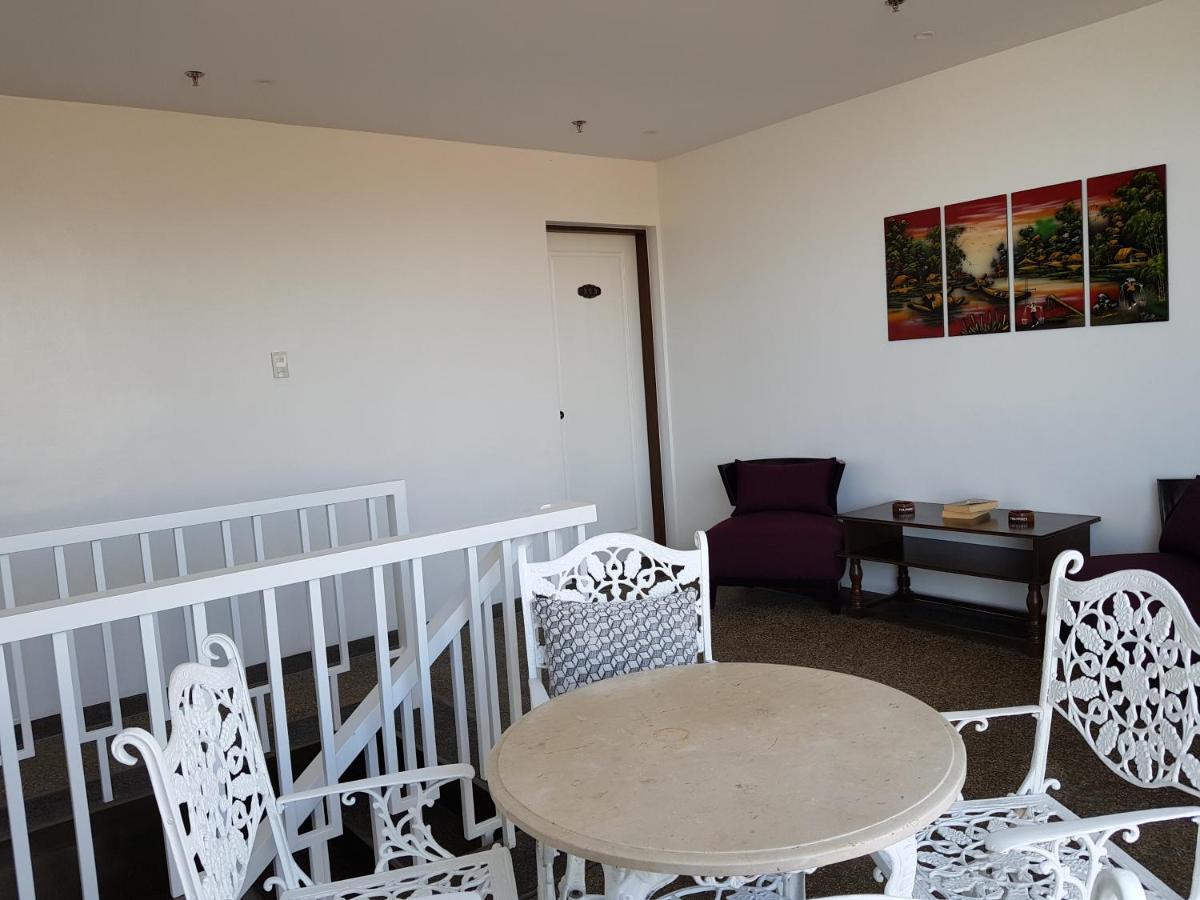 Casa Estela Boutique Hotel&Cafe Calapan Exterior foto